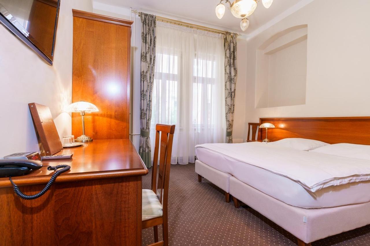 קרלובי וארי Spa Hotel Anglicky Dvur מראה חיצוני תמונה