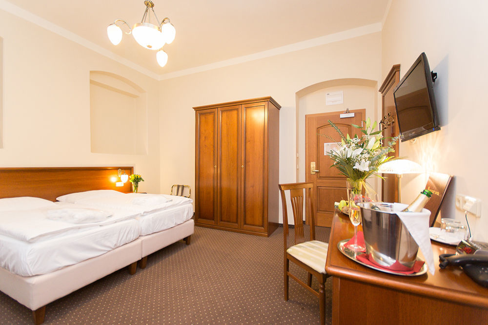 קרלובי וארי Spa Hotel Anglicky Dvur מראה חיצוני תמונה